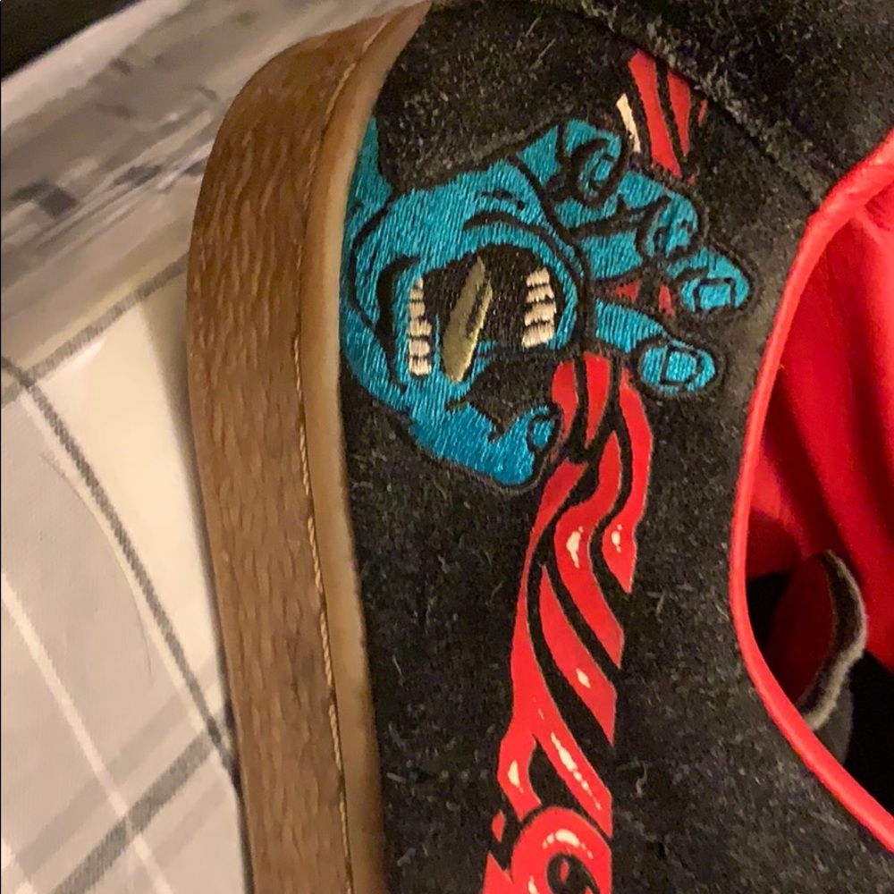 Puma screaming hand